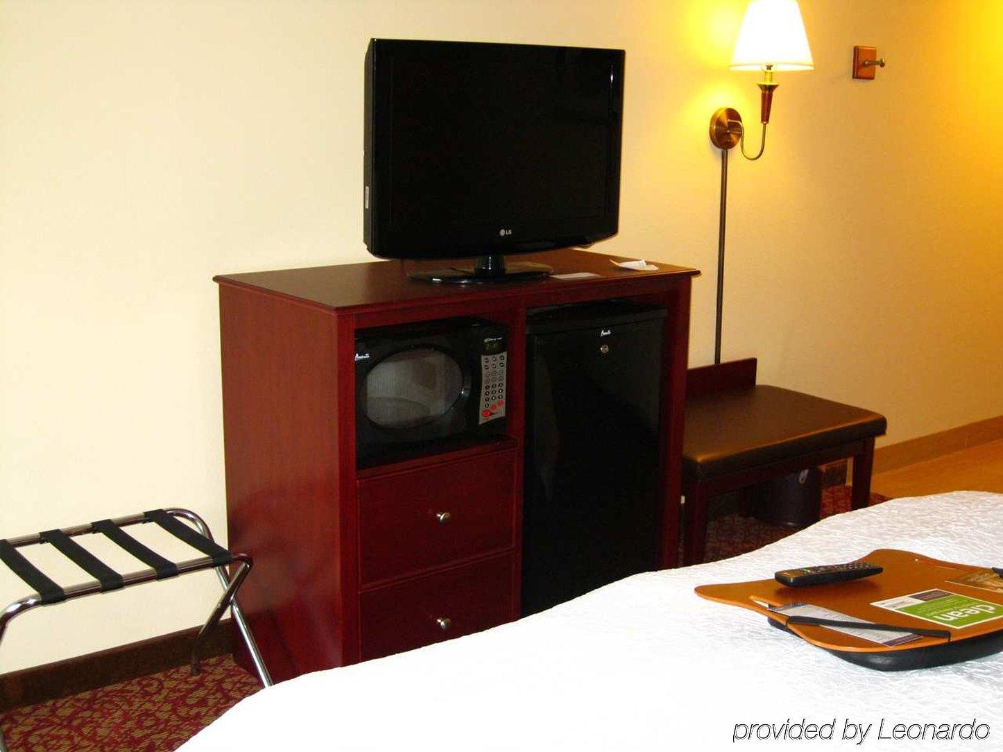 Hampton Inn & Suites Williamsburg-Richmond Road Room photo