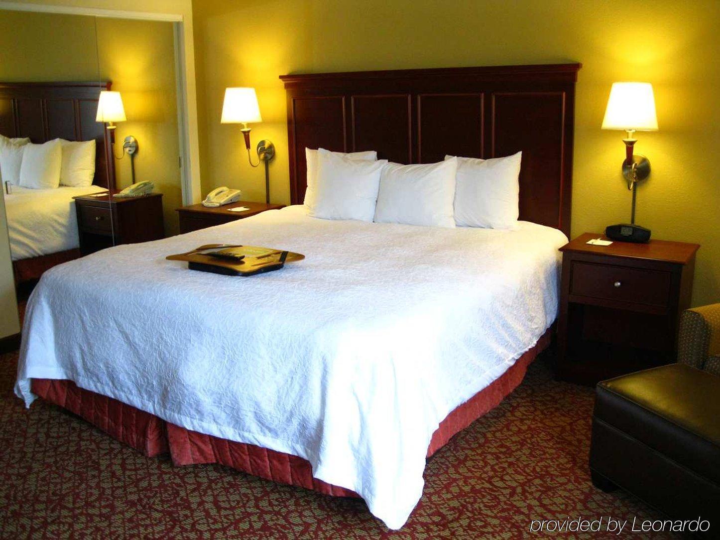 Hampton Inn & Suites Williamsburg-Richmond Road Room photo