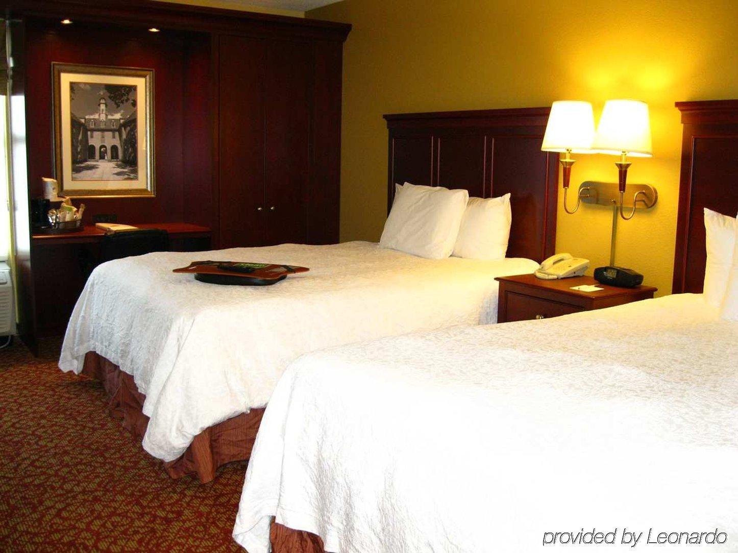 Hampton Inn & Suites Williamsburg-Richmond Road Room photo