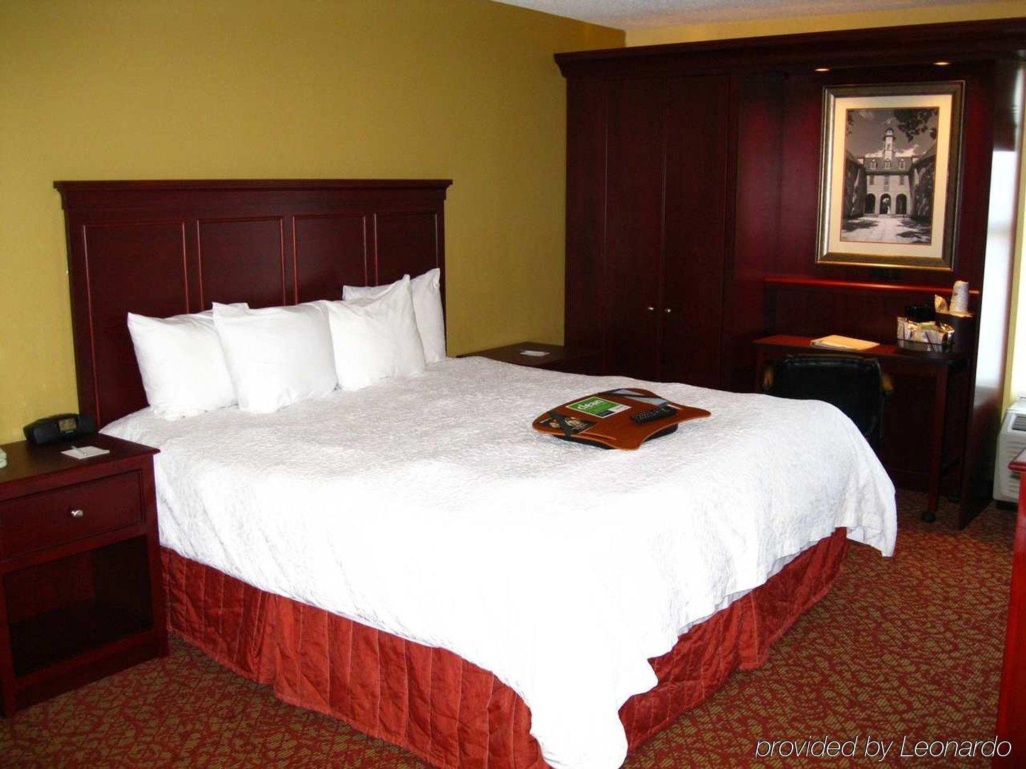 Hampton Inn & Suites Williamsburg-Richmond Road Room photo