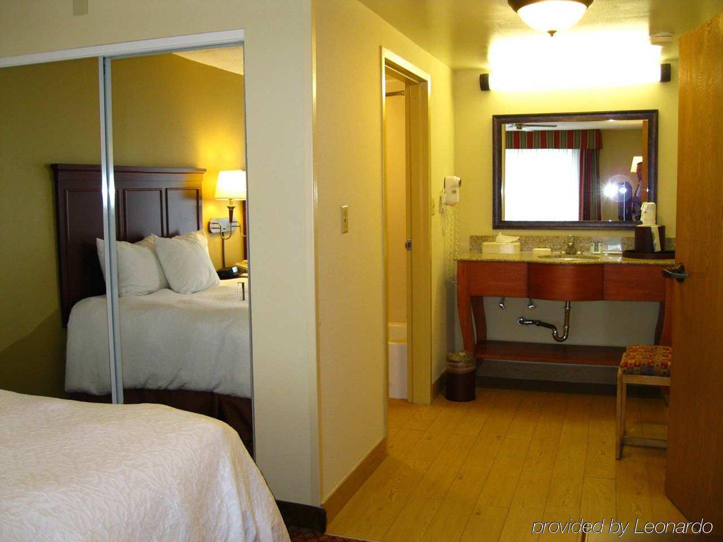 Hampton Inn & Suites Williamsburg-Richmond Road Room photo