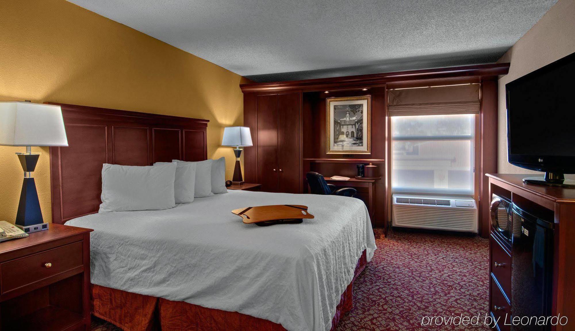 Hampton Inn & Suites Williamsburg-Richmond Road Room photo