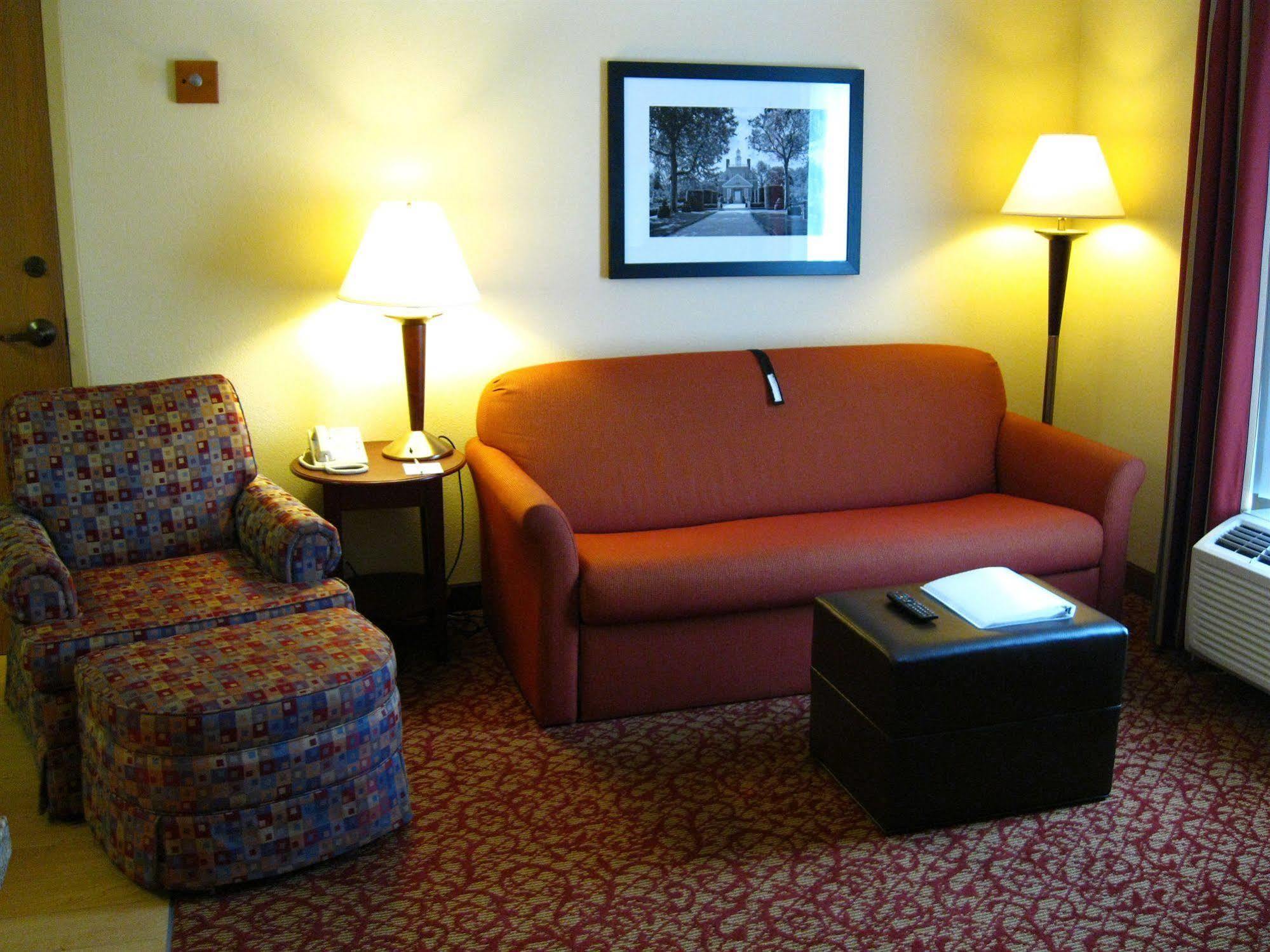 Hampton Inn & Suites Williamsburg-Richmond Road Room photo